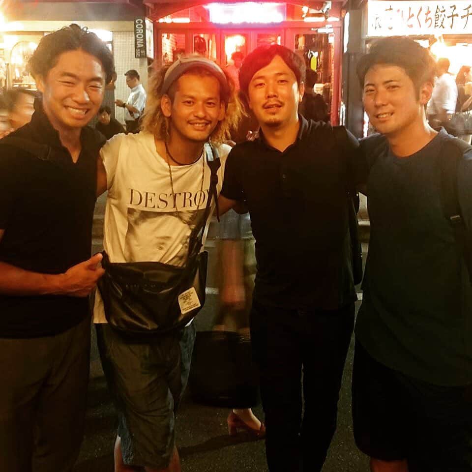 のインスタグラム：「#男飲み 会！🍺 #フレスコボール 昨年のペア会🏓  #飲酒ダグラム #Frescoball #Frescobol #スポーツ #アスリート #athlete #マイナースポーツ #ビーチ #beach #sports #ビーチスポーツ#トレーニング #運動  #ラケット #テニス #卓球 #japan #日本 #ブラジル #tennis #羽子板 #tabletennis #筋肉 #mucel」