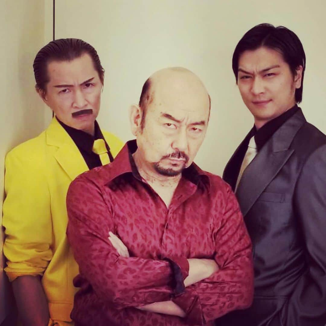 アキ（荒木良明）さんのインスタグラム写真 - (アキ（荒木良明）Instagram)「辻本さん32周年公演出演させてもらってます。7日間全日完売御礼でお立ち見までの大盛況。久々のあの役この役やらせてもらってます🤗怖っな写真。でもほんとは全員、めっちゃ優しいやーん！！なので、ご安心ください。  #手島英治 さん #吉田佳 さん #怖っ #めっちゃ優しいやーん #役者 #actor #comedian #吉本新喜劇アキ #somanykindofaki  #なんばグランド花月 #僕にできること #お客さんに楽しんでもらえるように」8月3日 22時08分 - mizutamareppuaki