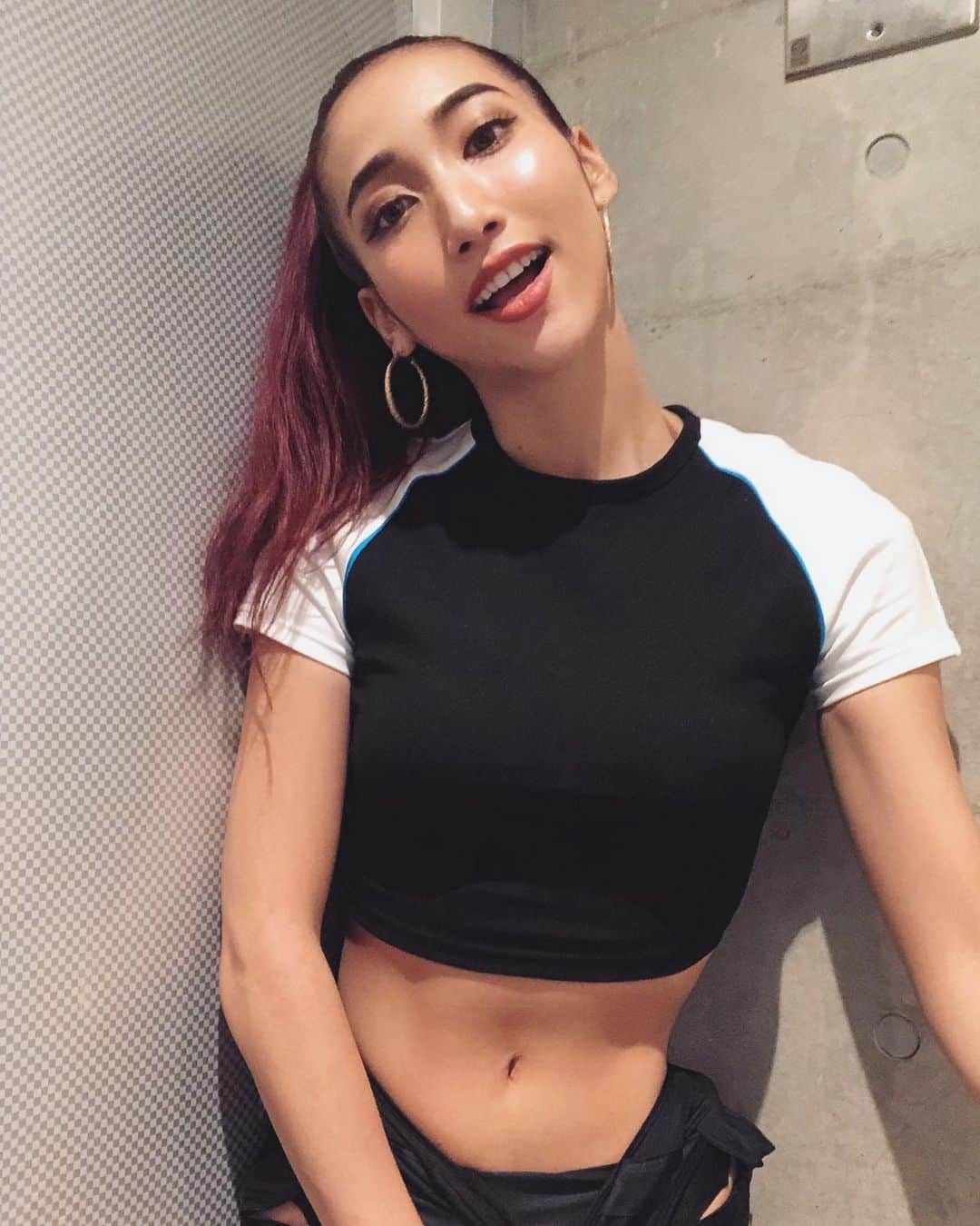 のインスタグラム：「なんだかぽわ〜んとした顔 笑 昨夜 @club_camelot !!🔥 いつも超絶楽しいキャメロット ありがとうございました✌🏼❤️ . #cyberjapan #cyberjapandancers  #camelot #shibuya #シブヤ」