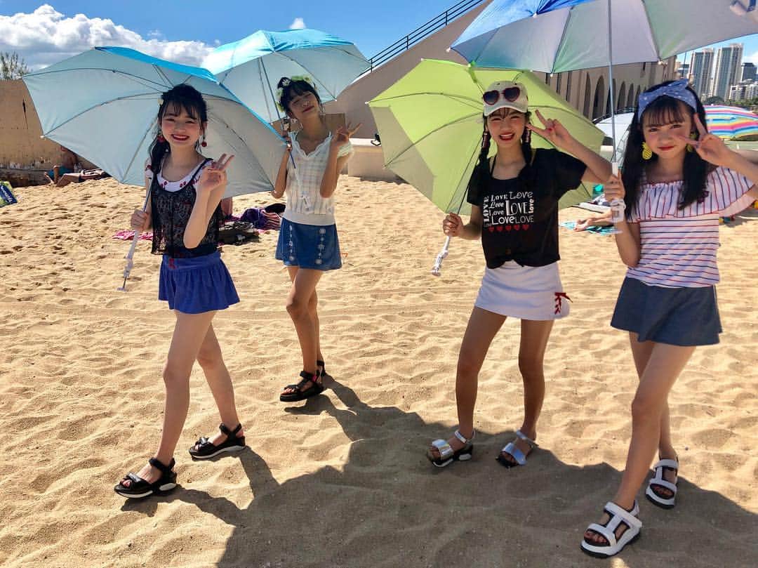 ニコ☆プチのインスタグラム：「🐠🐚🍧🌻🍉👙🌈 みんな夏休みはえんじょいしてる？ 熱中症にはくれぐれも気を付けて、 こまめに水分補給して夏をたのしもうね😘😘 . . 8月号では海やプールにぴったりの可愛い水着をたくさん紹介してるのでチェックしてみてね🧚‍♀️🧚‍♀️ #入江美沙希  #関谷瑠紀  #高比良由菜  #中山あやか  #ハワイで虹が見れたよ #海きれいすぎたなぁ🥰」
