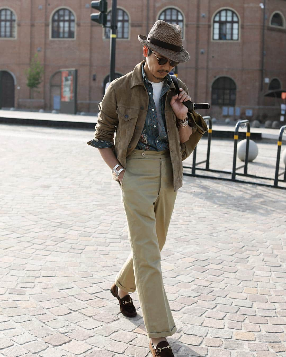 Lee Oliveiraさんのインスタグラム写真 - (Lee OliveiraInstagram)「Summer style vibes. Latest work shot for @helen_kaminski 🎩 in Florence - Italy @shuhei_nishiguchi . . . #LeeOprojects #fashion #menswear #mensstyle #menshats #menshat #mensfashion #helenkaminski #kaminskiman #menssummerfashion #menssummerstyle #florence #firenze #nishiguchishuhei #style #sartorial #trend #dappermen」8月3日 16時58分 - leeoliveira