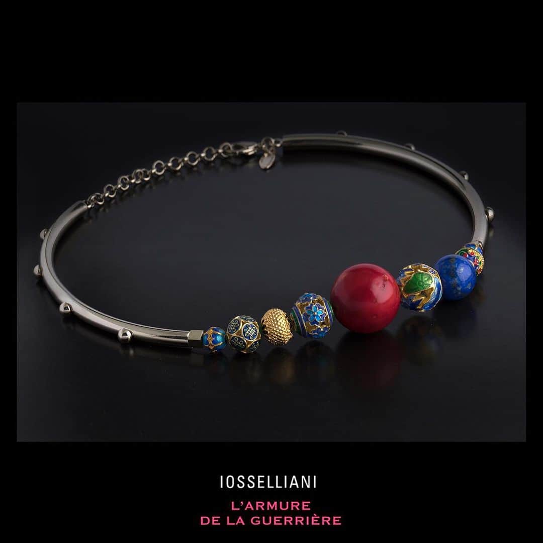 のインスタグラム：「18K gold plated stutted necklet with mixed red bamboo coral and hand painted enamel beads. 💎 #IOSSELLIANI / L’ARMURE DE LA GUERRIÈRE  #iossellianinecklace」