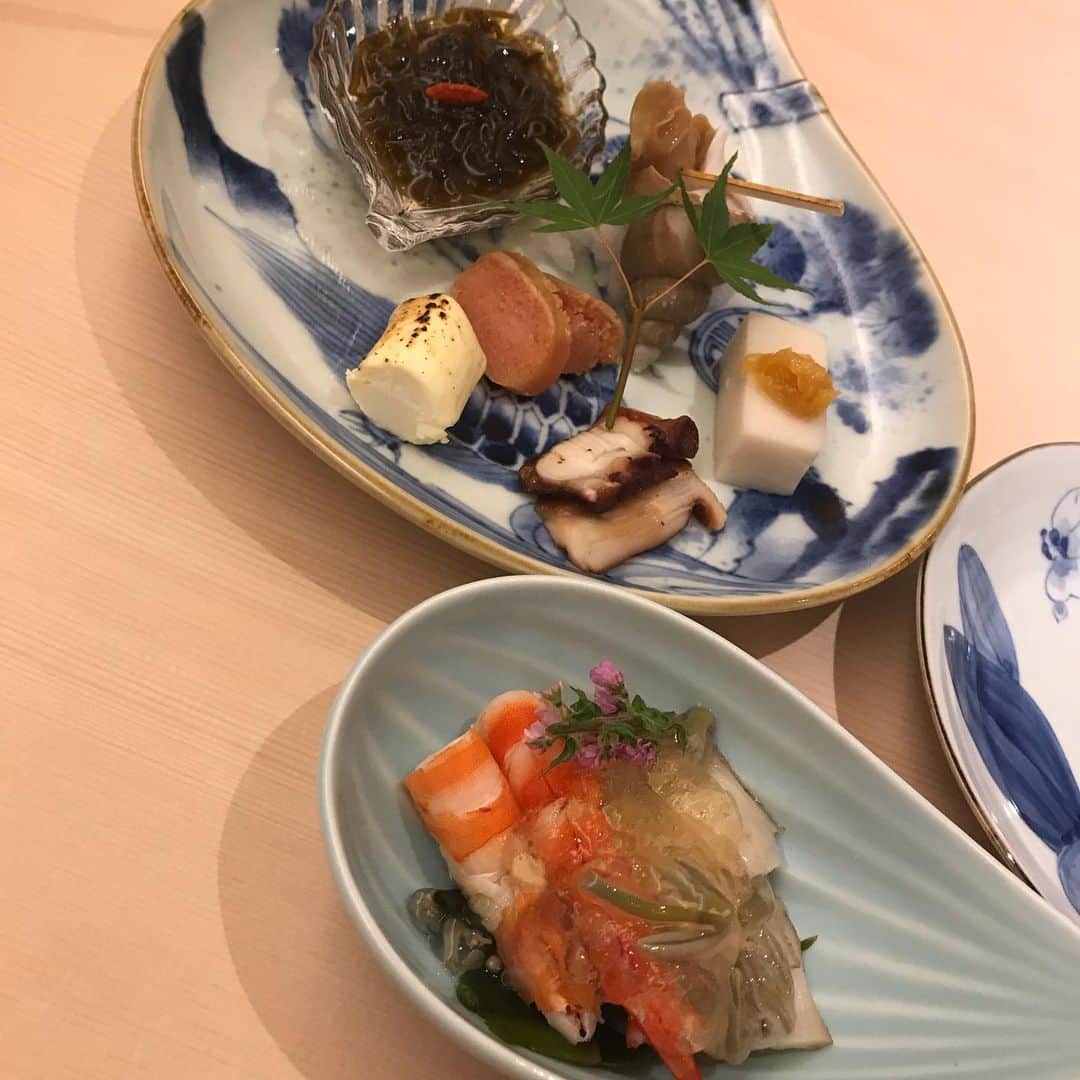 Hikaru（ヒカル）さんのインスタグラム写真 - (Hikaru（ヒカル）Instagram)「世界的に有名なラッパーっぽい雰囲気を醸し出しているラスカル並みの知能を持つ銀太さんと寿司食べました。  美味しゅうございました。」8月3日 16時56分 - tadanokarisuma