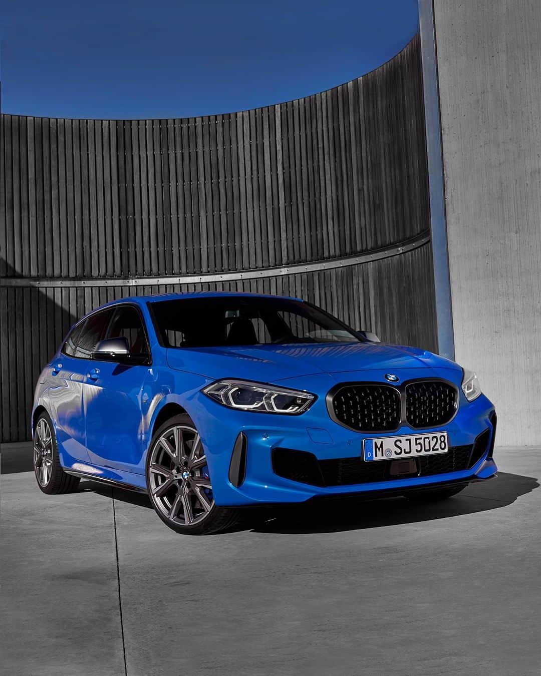BMWのインスタグラム：「The perfect company for urban drives. The all-new BMW 1 Series. #THE1 #BMW #1Series __ BMW M135i xDrive 5-door: Fuel consumption in l/100 km (combined): 7.1 - 6.8. CO2 emissions in g/km (combined): 162 - 155. The values of fuel consumptions, CO2 emissions and energy consumptions shown were determined according to the European Regulation (EC) 715/2007 in the version applicable at the time of type approval. The figures refer to a vehicle with basic configuration in Germany and the range shown considers optional equipment and the different size of wheels and tires available on the selected model. The values of the vehicles are already based on the new WLTP regulation and are translated back into NEDC-equivalent values in order to ensure the comparison between the vehicles. [With respect to these vehicles, for vehicle related taxes or other duties based (at least inter alia) on CO2-emissions the CO2 values may differ to the values stated here.] The CO2 efficiency specifications are determined according to Directive 1999/94/EC and the European Regulation in its current version applicable. The values shown are based on the fuel consumption, CO2 values and energy consumptions according to the NEDC cycle for the classification. For further information about the official fuel consumption and the specific CO2 emission of new passenger cars can be taken out of the „handbook of fuel consumption, the CO2 emission and power consumption of new passenger cars“, which is available at all selling points and at https://www.dat.de/angebote/verlagsprodukte/leitfaden-kraftstoffverbrauch.html.」