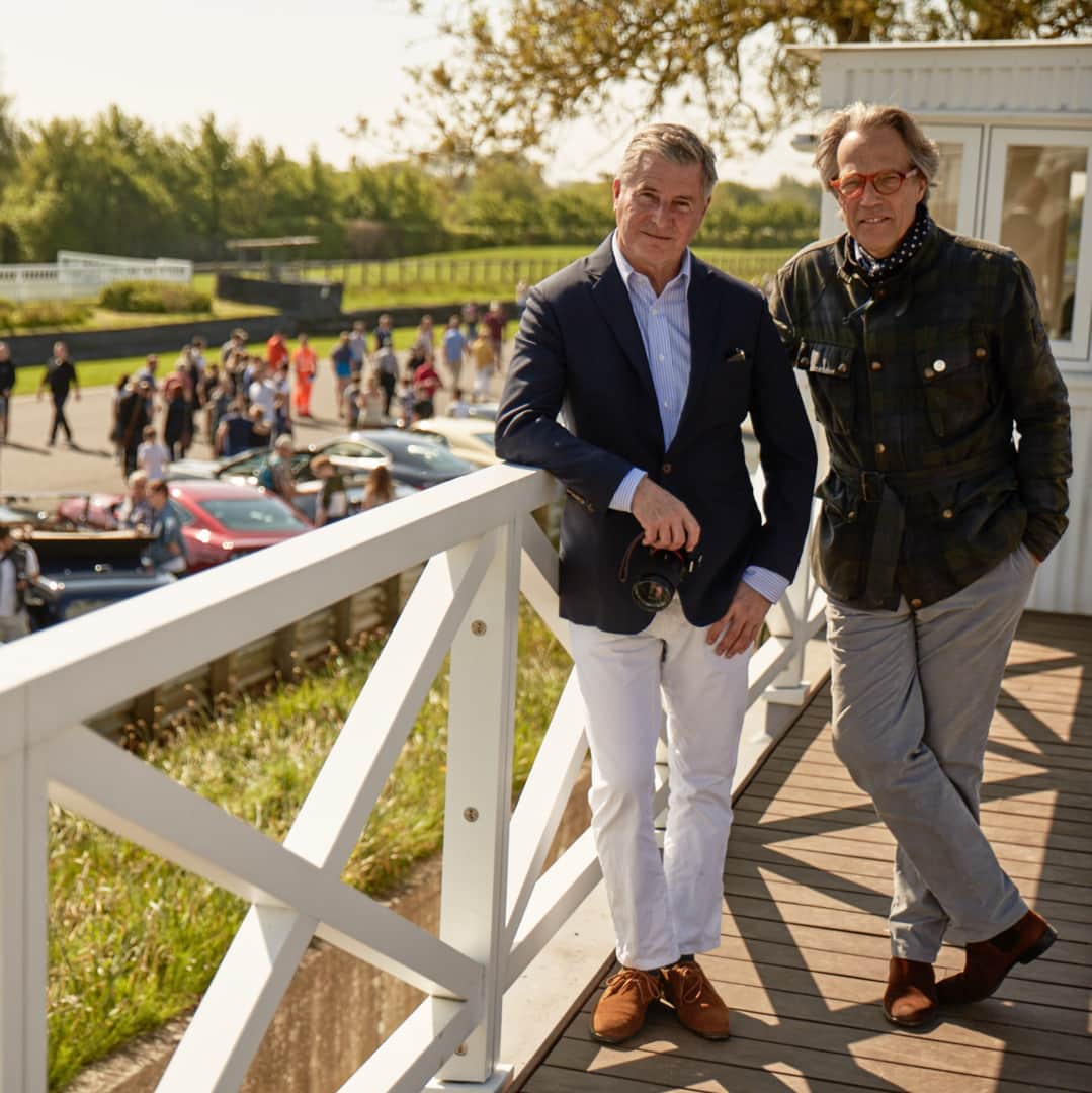 ハケットのインスタグラム：「Tomorrow we will be back at Goodwood Motor Circuit to enjoy Goodwood Breakfast Club's Classic Car Sunday. We cannot wait and to get us in the spirit, here's a throwback snap of @mrjhackett and His Grace The Duke of Richmond at last year's fabulous event. We look forward to seeing you all on track for a cup of tea! #Goodwood #JeremyHackett #AstonMartin #Hackett @goodwoodrrc」