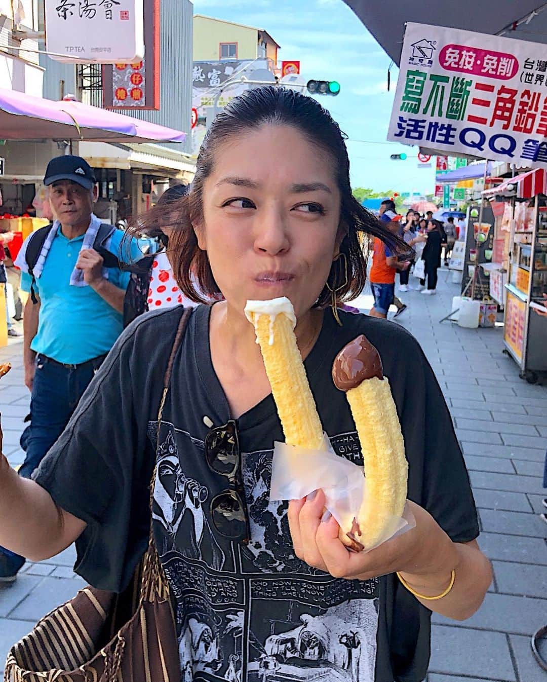 加藤紀子さんのインスタグラム写真 - (加藤紀子Instagram)「謎に近づいてみたシリーズ①。 （結果どっち側からも溶けてゆくのでひたすら急いで食べなくちゃいけなかったパターン😭） 面白かった😁  #台湾旅 #台南 #安平区 #昨日と打って変わっていい天気の台南 #夫婦旅」8月3日 17時26分 - katonoriko