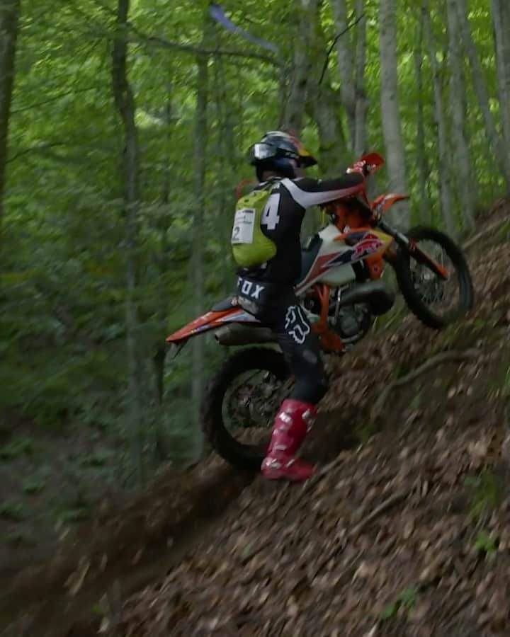 レッドブルのインスタグラム：「Prologue ✔️ 3 days off-road ✔️ 🚨It's time for the Red Bull Romaniacs Final 🚨 . Tune-in to Red Bull TV to watch @redbullromaniacs LIVE for the very first time - link in bio #redbull #redbullromaniacs #romania #endurolife #motocross #supermoto」