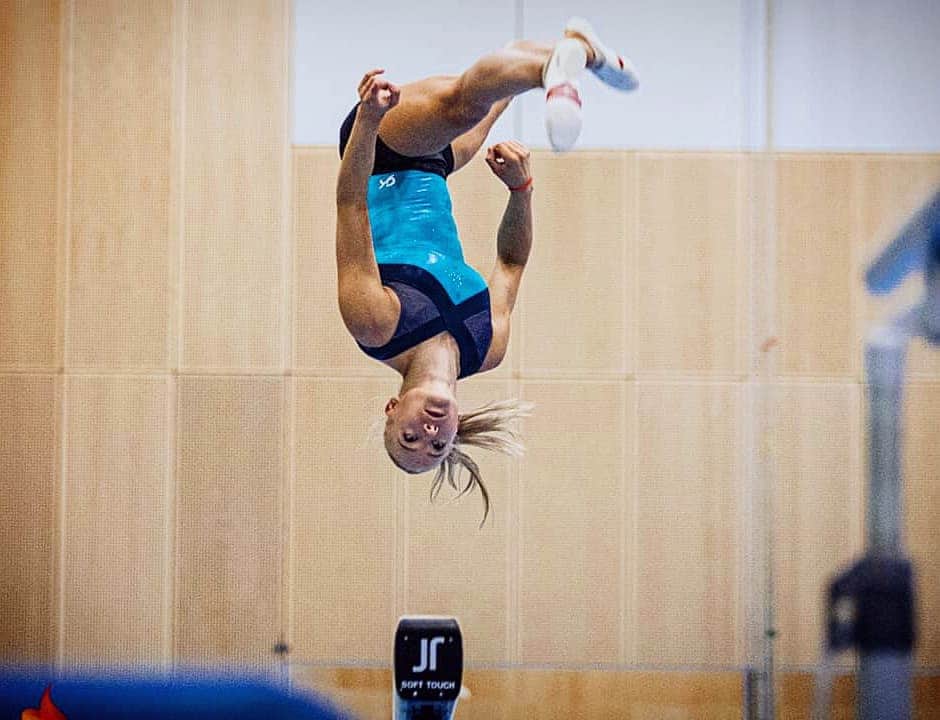 リーケ・ウェイファースのインスタグラム：「Great trainingcamp with the National team 🇳🇱 The journey to the Worlds in Stuttgart defenitely started very powerful, we are on fire on our mission - working as a team to get the Olympic tickets! 🔥 Don't want to miss the highlights on this journey? Very welcome to come to our homecity @ Heerenveen where we train and compete the whole summer to prepare for Worlds! We ♡ your support! For dates & tickets click link in bio! We hope to see you there! 🙆」