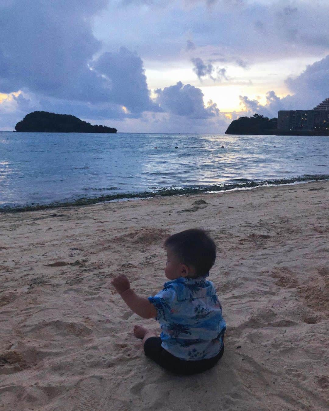 小山田早織さんのインスタグラム写真 - (小山田早織Instagram)「﻿ よく笑う小さいおっちゃん 初めての夏🎐﻿ ﻿ ﻿ 👶🏻🌴🌈﻿ ﻿ 数えきれない思い出と共に﻿ 無事に帰国しました✈︎✈︎✈︎🇯🇵﻿ ﻿ ﻿ #ぼくの夏休み﻿」8月3日 17時38分 - saorioyamada