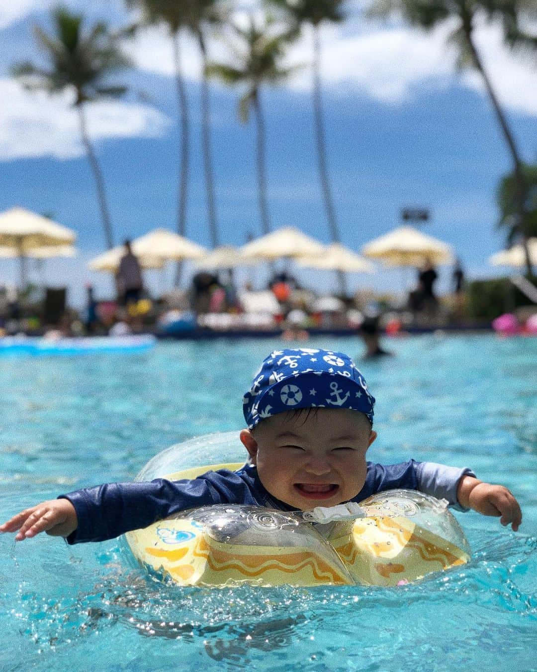 小山田早織さんのインスタグラム写真 - (小山田早織Instagram)「﻿ よく笑う小さいおっちゃん 初めての夏🎐﻿ ﻿ ﻿ 👶🏻🌴🌈﻿ ﻿ 数えきれない思い出と共に﻿ 無事に帰国しました✈︎✈︎✈︎🇯🇵﻿ ﻿ ﻿ #ぼくの夏休み﻿」8月3日 17時38分 - saorioyamada