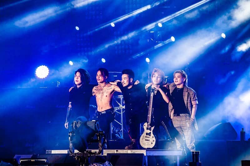 Tatsuya Amanoさんのインスタグラム写真 - (Tatsuya AmanoInstagram)「Pol’and’Rock FESTIVAL 2019🇵🇱﻿ ﻿ I had so many many many great experiences!!﻿ Love you guys🖤 See you next time🤘🏻﻿ ﻿ キャリア過去最大規模のフェス。﻿ 魂のビートを刻んできました🥁🔥﻿ ﻿ Photo by @cazrowaoki」8月3日 17時39分 - tatsucrossfaith