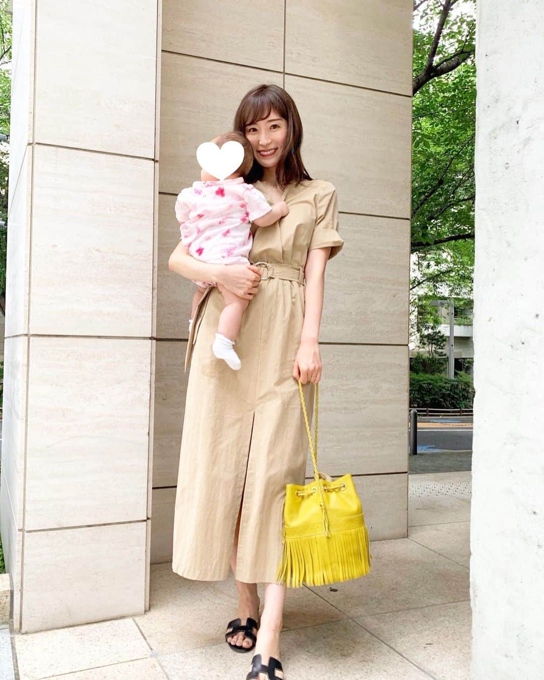 小林真由さんのインスタグラム写真 - (小林真由Instagram)「⋆ ﻿ 授乳の回数が減ったので﻿ ようやくワンピース🥺✨嬉しい💕﻿ 着る時にはSALEになってた﻿ ワンピース..👗笑﻿ そしてお気に入りの揺れるブルーのピアス。﻿ ﻿ 娘は7月末毎日のように浴衣を着る機会があって﻿ 夏満喫してました👘﻿ 浴衣ロンパース﻿ 涼しげで可愛かった♡ ﻿ ﻿ one-piece: #zara﻿ bag: #jmdavidson ﻿ sandal: #hermes﻿ pierce: #naturalijewelry ﻿ ﻿ ﻿ 軽井沢に来てます。﻿ 全然暑い..😂🍦﻿ ﻿ #ファッション #コーデ #ママコーデ #ママライフ #コーディネート #夏服  #ザラ #ザラジョ #ジェイアンドエムデヴィッドソン #エルメス #浴衣 #ベビー服 #ミキハウス #軽井沢 #coordinate #fashion #8月もよろしくお願いします🥺🍉」8月3日 17時45分 - mayukobayashii