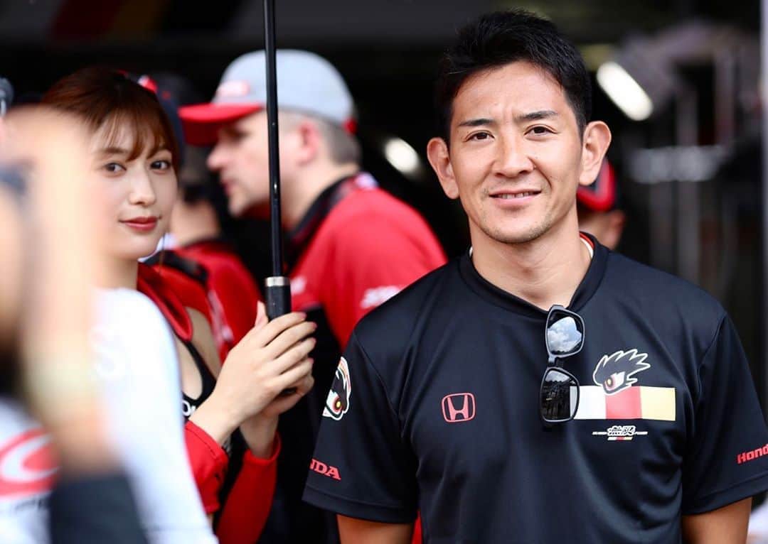 武藤英紀のインスタグラム：「本日の予選は、Q1相方の大祐が担当し9番手でした。  明日の決勝は800キロと長丁場。  チャンスは必ずあると思うので、前を狙っていきます。  #supergt #motul #mugen  #honda #nsx #advan #fujispeedway #mugenpower」