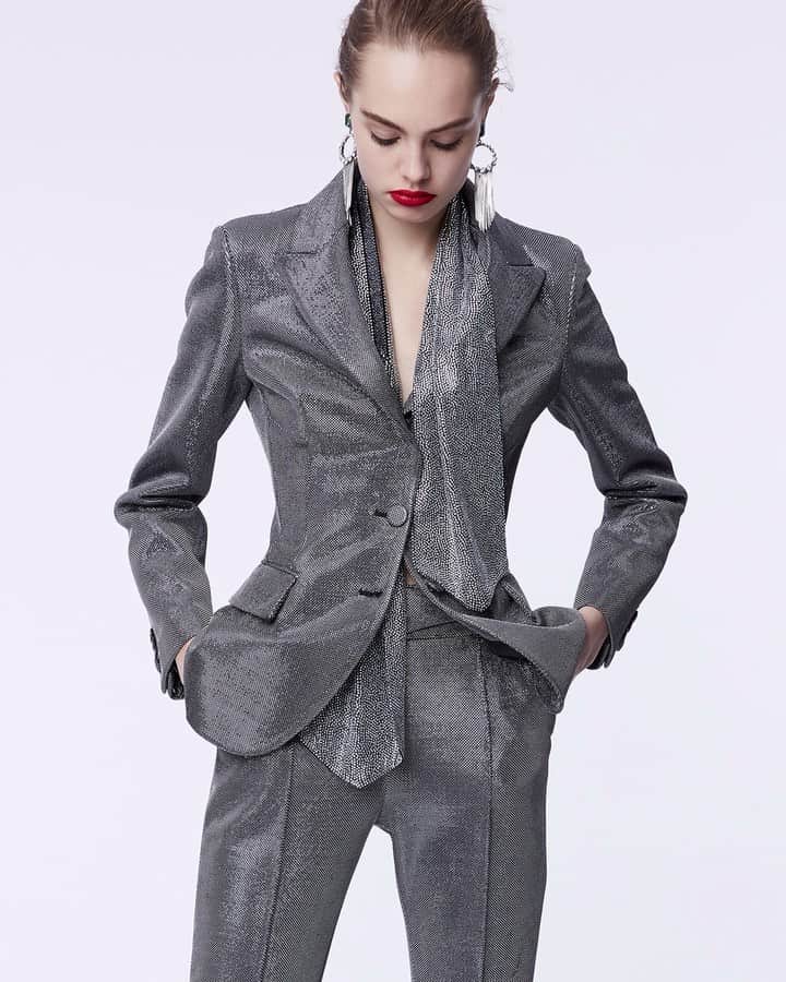のインスタグラム：「A sparkly night out! #ScervinoPreFall19 lurex suit. . . #ErmannoScervino #sartorial #prefall19 #prefall #handmade #lookbook #precollection #madeinitaly #womenswear #suit #womansuit」