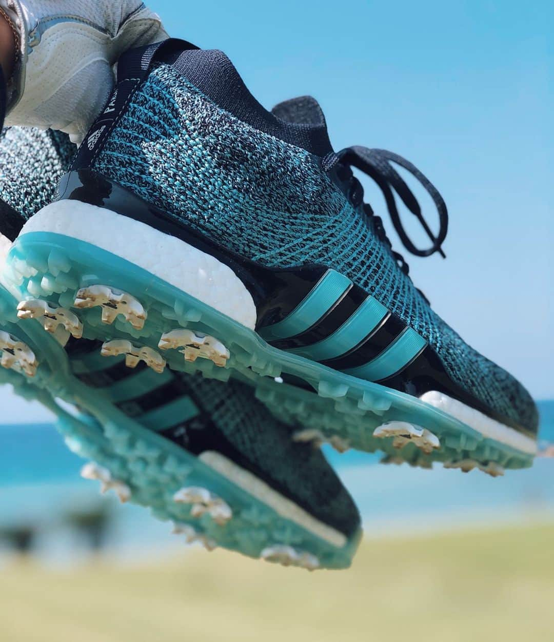 福田萌子さんのインスタグラム写真 - (福田萌子Instagram)「Perfect day for golfing in Fukuoka🏌️‍♀️✨ 新しい @adidasgolf のシューズのグリップが素晴らしくフェアウェイは勿論、急な斜面でも全く足元がブレない😳‼️ ホールドもしっかりしているので靴の中で足が動くこともなく安定のショットをサポートしてくれます☺️✨ おかげでスコアもまずまず、良いゴルフが出来ました🔥 サスティナビリティを取り入れた #adidasparley の商品でもある事もお気に入りなポイント😽 プラスチックゴミから創った世界初のゴルフシューズを履いて海と未来のためにプレーをしよう‼️ ・ #adidasgolf #TOUR360 #サステなゴルフシューズ」8月3日 18時17分 - moekofukuda