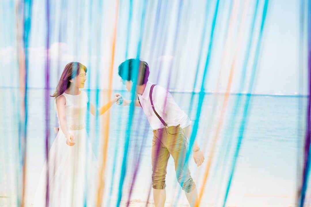 Photopla+（ フォトプラ ）さんのインスタグラム写真 - (Photopla+（ フォトプラ ）Instagram)「@photopla_weddingをフォローして、 『#フォトプラ花嫁』『#フォトプラ』の タグをつけて写真をUPしてみて･ﾟ｡ . —————————— . 憧れのリゾートでお二人らしさ満点のウェディングフォトを♩ 青い空、青い海のロケーションにワンポイント！ お洒落な鮮やかカラーのアイテムを..♡* . ＞＞＞ 『写真だけは残したい』方へ＊* Webから撮影予約できます⚐ @photopla_wedding . ——————————. . オシャレでイマドキな ウェディングフォト発信中♥ . 『#フォトプラ花嫁』『#フォトプラ』の タグをつけて写真をUPしてみて･ﾟ｡ フォトプラのIGでリグラムされるかも♪♪ . #結婚式 #結婚式準備 #プレ花嫁  #卒花 #前撮り #ロケフォト #日本中のプレ花嫁さんと繋がりたい #プラコレ　#ウェディングニュース #ベストアニバーサリー #wedding #2019春婚  #2019夏婚 #2019秋婚  #ウェディングレポ #婚約 #婚約中  #ロケーションフォト  #photopla #ウエディングフォト  #スタジオフォト#ナチュラルウェディング #ウェディングドレス #リゾートウェディング #撮影指示書 #沖縄ウェディングフォト」8月3日 18時10分 - photopla_wedding