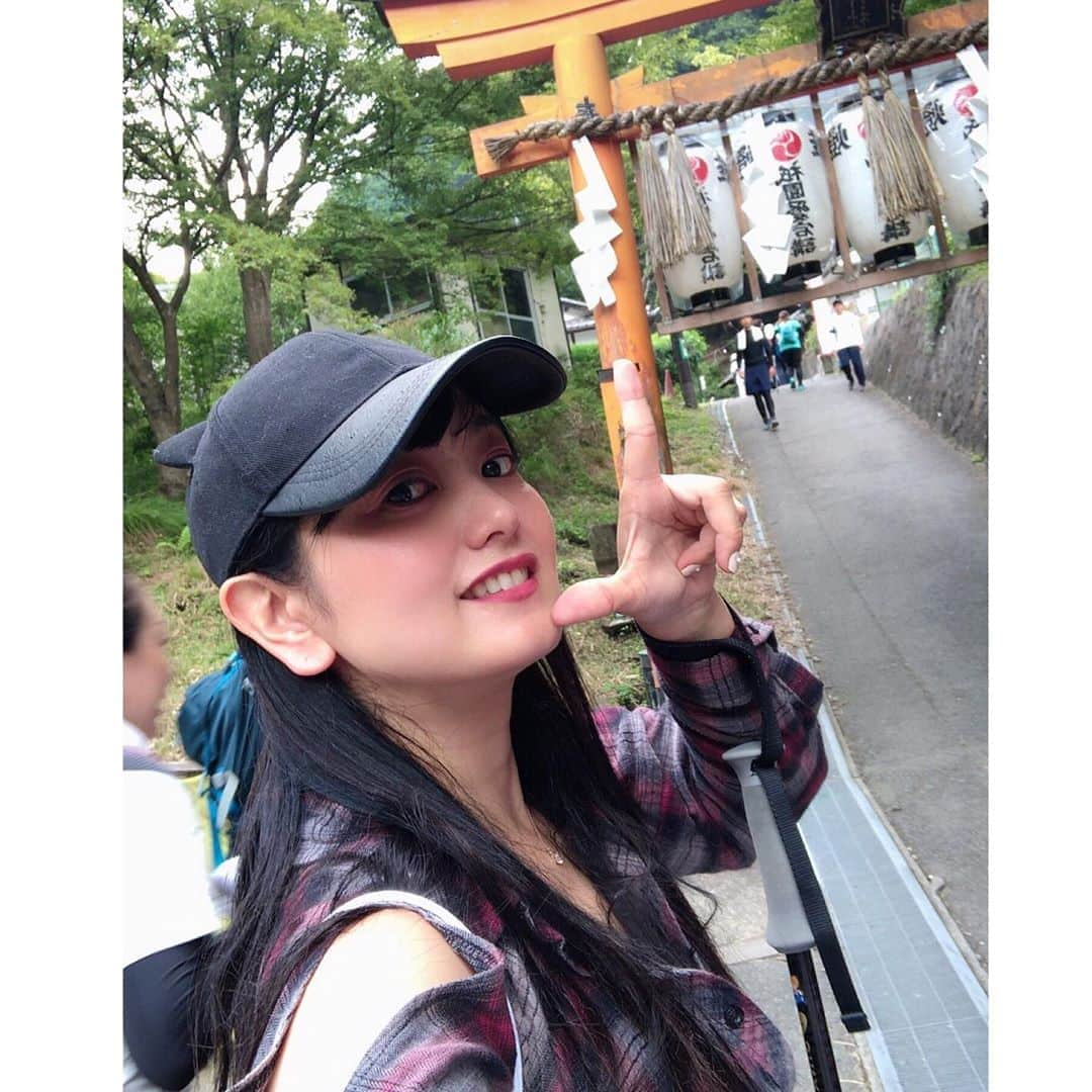 脊山麻理子のインスタグラム：「京都の愛宕山神社を７月３１日夜から８月１日早朝にかけて参拝すると千日分の御利益があると言われる千日詣♡3年ぶりに登ってきました(=^ェ^=) 山登りが子供の頃から大の苦手な私も登り4時間、下り3時間、計7時間かけてお参り！火迺要慎（ひのようじん）のお札を授与(=^ェ^=)がんばりました♡ #火迺要慎 #ひのようじん #千日通夜祭 #京都 #愛宕山千日詣 #愛宕神社 #愛宕山」