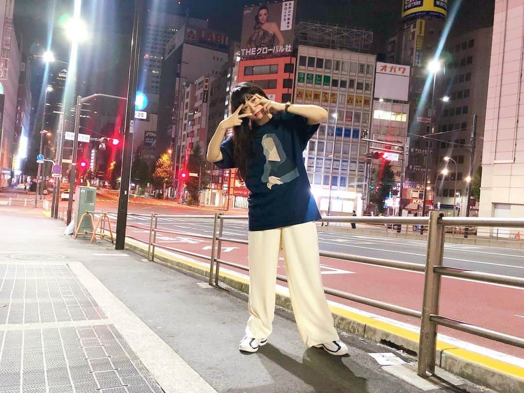 小川暖奈のインスタグラム：「念願のTシャツ！集めるぞう🐘 . （ 隠れ #オガワ 有）」