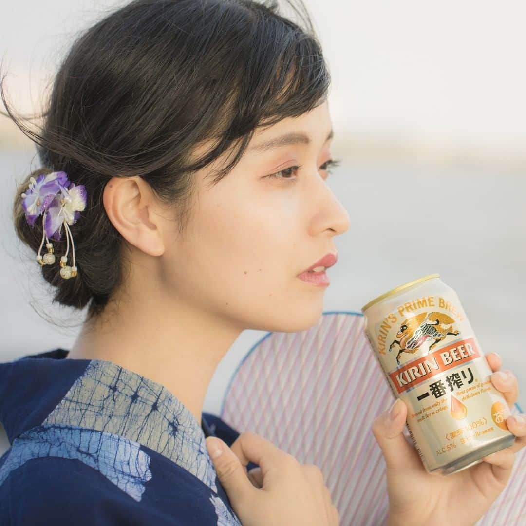 キリンビールさんのインスタグラム写真 - (キリンビールInstagram)「花火大会やお祭りで飲むビールは格別ですよね 😊 ✨ みなさんは今年、浴衣を着る予定ですか??ぜひコメントで教えてくださいね❤﻿ ﻿ 浴衣でビール、ステキ・・・ 💕 ﻿ 飲みたくなったらぜひいいねをお願いします 😍 ✨ ﻿ ﻿ #キリン #kirin #きょうのキリン #キリン一番搾り #ビアスタグラム #キリンビール #ビアスタグラマー #お酒好きな人と繋がりたい #いんしゅたぐらむ #外飲み #一番搾り #シアワセなヒトトキ #ビール女子 #🍺 #🍻 #ビール好きな人と繋がりたい #ビール好き #ビール大好き #ビール部 #ビール党 #浴衣 #浴衣デート #夏祭り #夏休み #夏の思い出 #浴衣女子 #お外でビール #ビールのある生活 #一番搾りが一番好き #beerstagram」8月3日 18時33分 - kirin_brewery