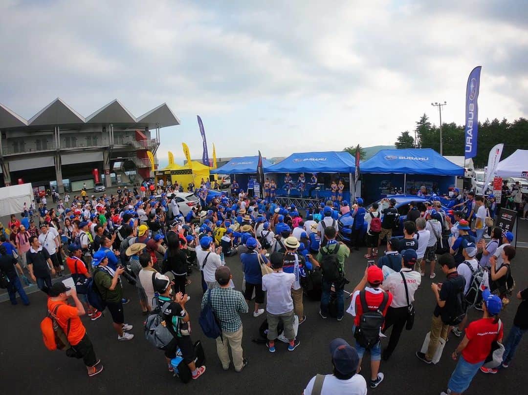 井口卓人さんのインスタグラム写真 - (井口卓人Instagram)「‪車の調子はいい感じです‼️山内選手の素晴らしいアタックで、明日の決勝レースは4番手からのスタートとなりました。明日は、長い長いレースになるので、しっかりと強いレースをします💪‬」8月3日 18時33分 - takutoiguchi