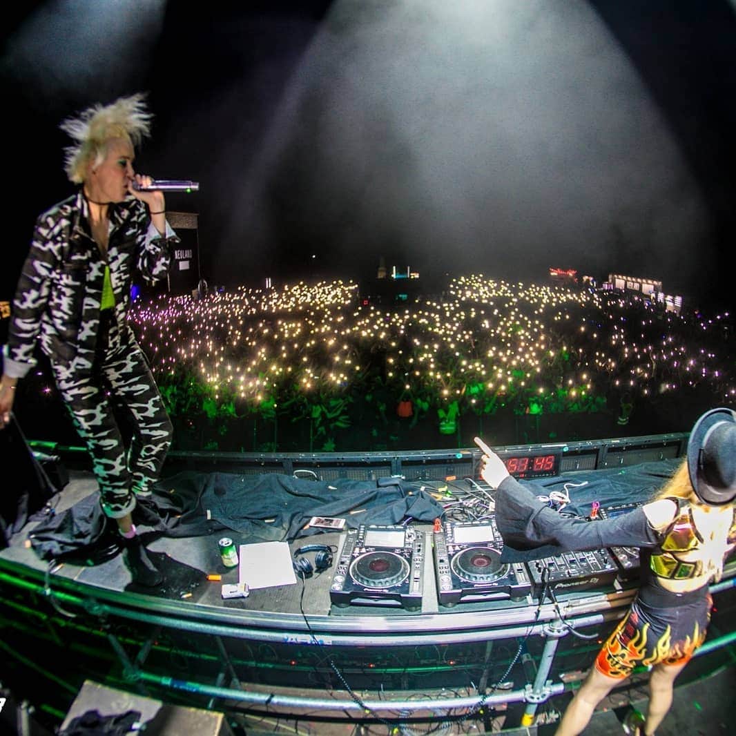 NERVOさんのインスタグラム写真 - (NERVOInstagram)「It was our first time visiting Macedonia last night and what a night it was!! @ohrid_calling you guys were unreal! It was also great to meet you @nervomacedonia 💋💋 ❤💛❤💛💫💫」8月3日 18時44分 - nervomusic