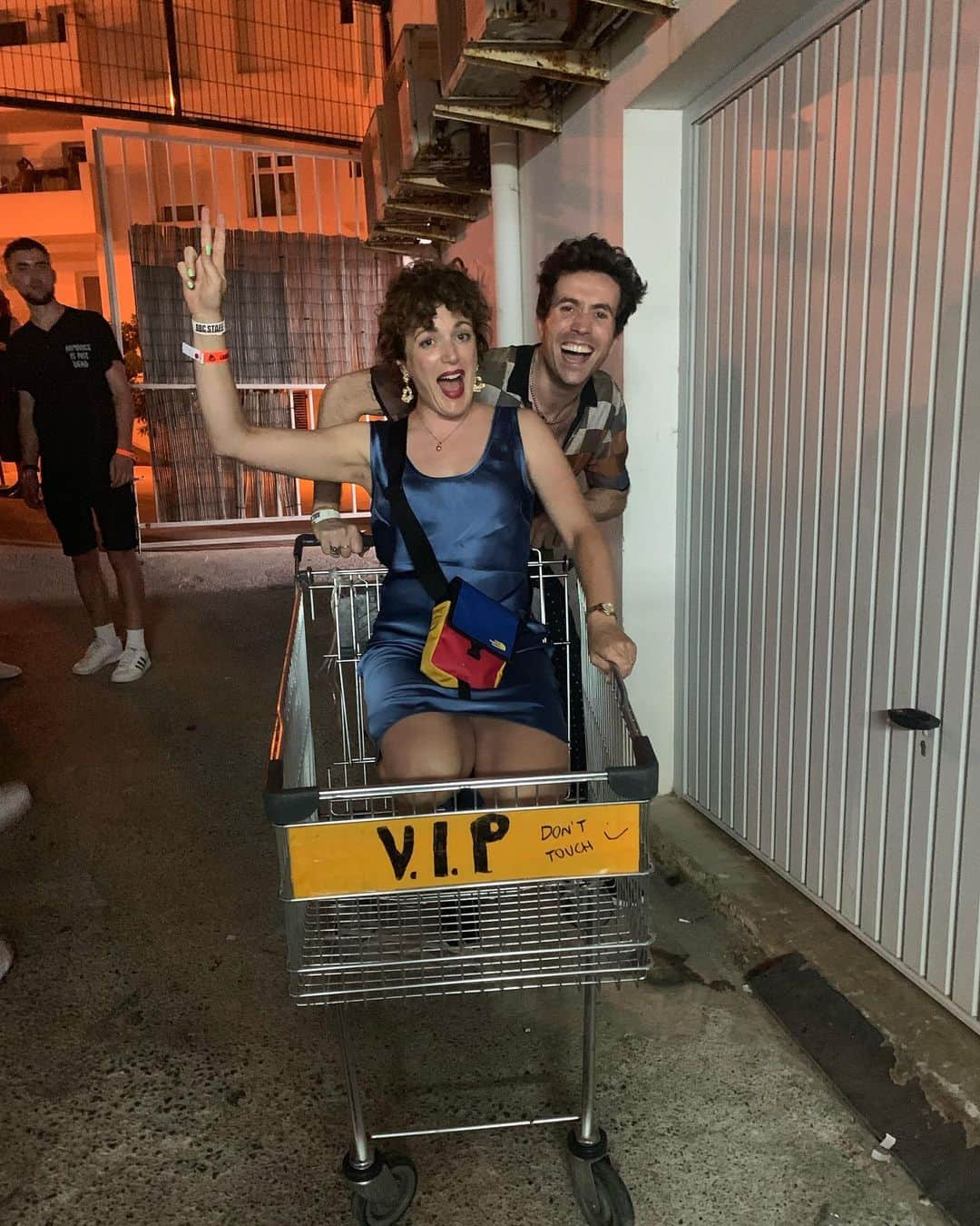 ニック・グリムショーさんのインスタグラム写真 - (ニック・グリムショーInstagram)「and here we are in a shopping trolley in San Antonio 🥴」8月3日 18時42分 - nicholasgrimshaw