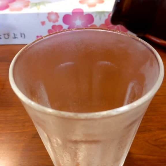 コウメ太夫のインスタグラム：「あちい！あちい！あちい！我慢できないチクショービ〜ル飲む〜　！#飲む #夏 #tiktok夏祭り」