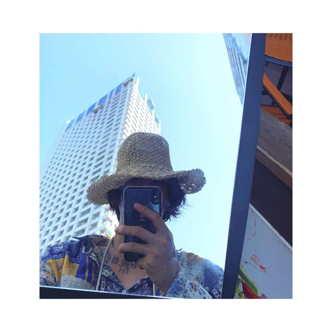 クォン・ヨンドンさんのインスタグラム写真 - (クォン・ヨンドンInstagram)「해운대vibe☀️」8月3日 18時52分 - _______youngmoney