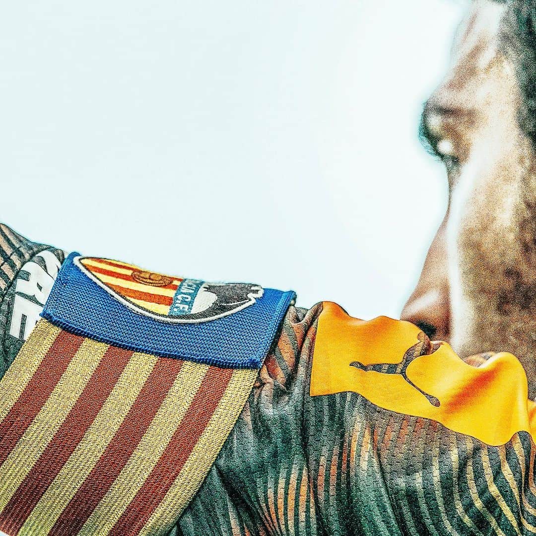 バレンシアCFさんのインスタグラム写真 - (バレンシアCFInstagram)「Once a captain, always a captain 🦇 . Nuestro capitán ©️ @dani_parejo10 🖤 . Mañana volvemos a jugar 🆚 @bayer04fussball 🔜⚽️ . #vcfontour #valenciacf #amuntvalencia」8月3日 18時47分 - valenciacf