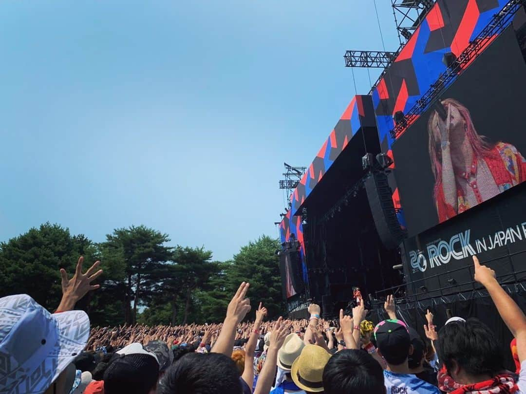 LiSAさんのインスタグラム写真 - (LiSAInstagram)「#RIJF2019 #PARKSTAGE  かんかん照りの太陽の下。暑い昼間を任されたからこそ、止まったらダメだと思って、攻めすぎた。みんな置いていかないか心配だったけど、みんな大丈夫？ トレーニングしてるしツアー中だから、私正直めちゃ体力上がりすぎて全然平気🤭 なんじゃこりゃーーー！ってくらいたくさんの方が遊んでくれて、最高な夏でした。 遊んでくれたみんな、2019年ロッキン。今年もありがとうございましたっ。」8月3日 18時51分 - xlisa_olivex