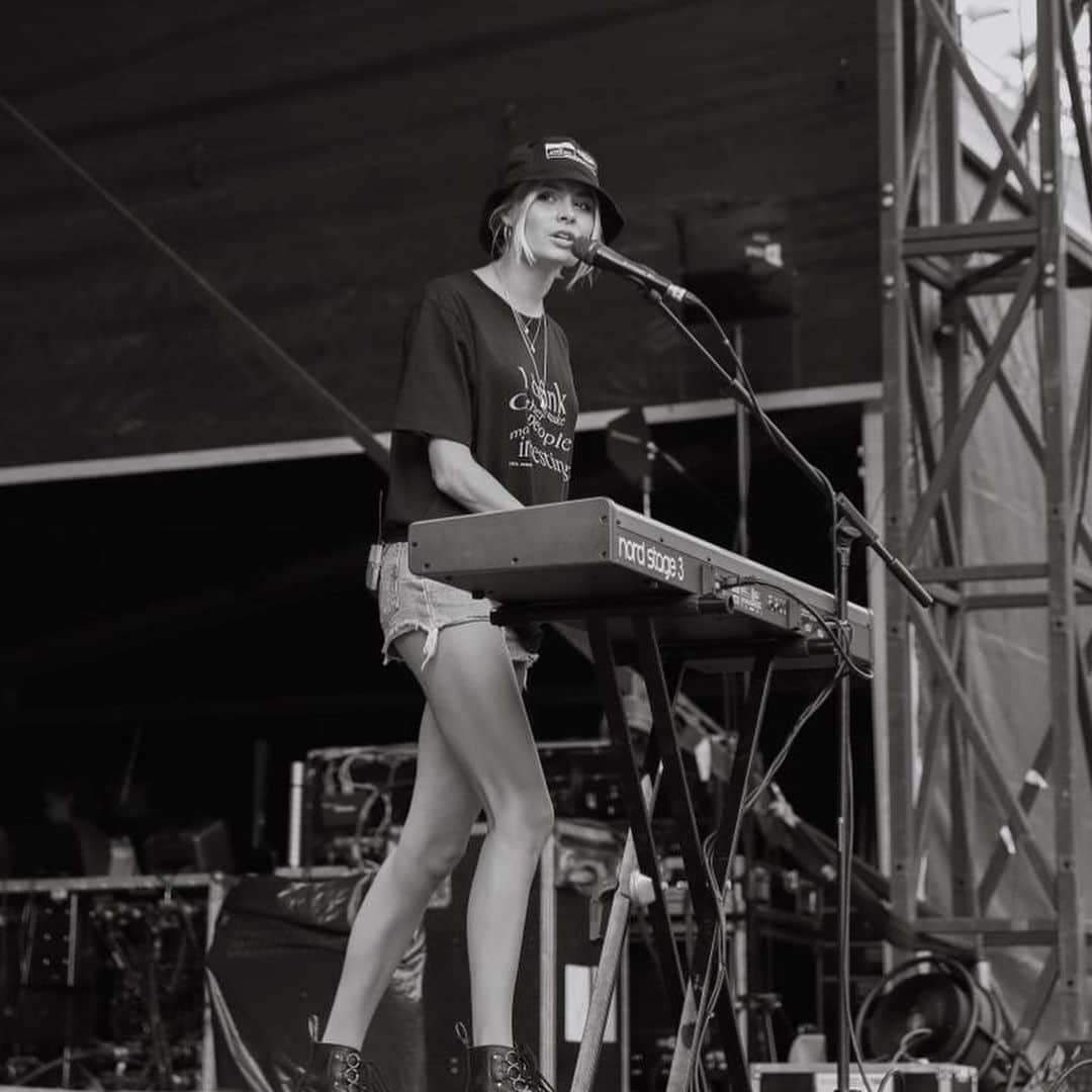 ニーナ・ネスビットさんのインスタグラム写真 - (ニーナ・ネスビットInstagram)「thank you darlington. this is a picture of me inviting the people of instagram to my one off london headline show on 10th december. it’s going to be dramatic, emotional and undoubtedly the best night of your life. VIP sold out but some general tickets still up! link in my story 💚 📷 @nataliesakstrup」8月3日 19時01分 - ninanesbitt