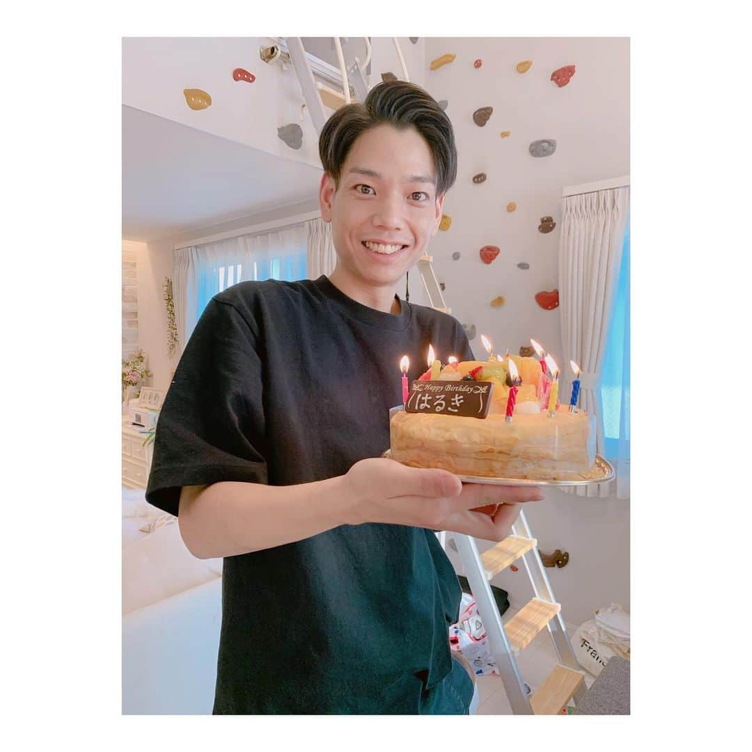 辻希美さんのインスタグラム写真 - (辻希美Instagram)「友達の誕生日のお祝いしたよ(๑^︶^๑)･.｡:*･💕💕✨ #先月 #お誕生日 #28歳 #ハルキ #子ども達の宿題もみてくれました #感謝 #ありがとう #そしておめでとう #😘💕」8月3日 18時57分 - tsujinozomi_official