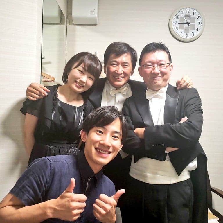 藤岡幸夫のインスタグラム：「8/4(日)BS日テレ19:00～20:54‼️読響との演奏会放送。サックス上野耕平さんは素晴らしかった！読響もエレガントにして情熱的！ 2ndVn首席瀧村依里さんは中学生の頃からソリストで関西フィルと何度も共演した仲。ベース首席石川滋さんは日本の大学の後輩で嬉しかった。 お楽しみに‼️」