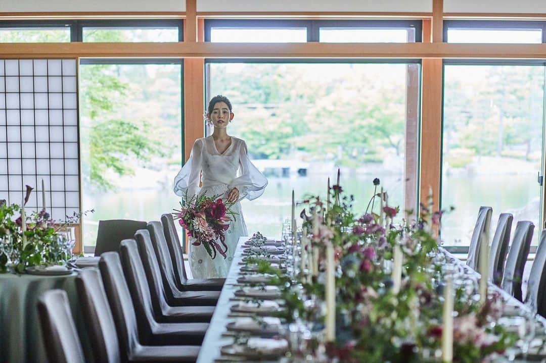 ガーデンレストラン徳川園さんのインスタグラム写真 - (ガーデンレストラン徳川園Instagram)「・ 四季折々の表情を魅せてくれる 広大な日本庭園『徳川園』 * 大きな窓から広がる景色と おもてなしの料理で 大切なゲストをおもてなし いただけます * * * 他のお写真は下記アカウントより  @tokugawaen_wedding_location ▶︎徳川園ロケーションaccount  @tokugawaen_wedding_wastyle ▶︎和装スタイルaccount  @tokugawaen_ wedding_report ▶︎ウエディングレポートaccount * ****************** ウエディングのお問い合わせは プロフィール欄のURL公式HPからどうぞ🎵 Heritage Bridal Collection ガーデンレストラン徳川園 http://www.heritage.jp/tokugawaen/ ☎︎0120-677-875」8月3日 19時11分 - tokugawaen_wedding
