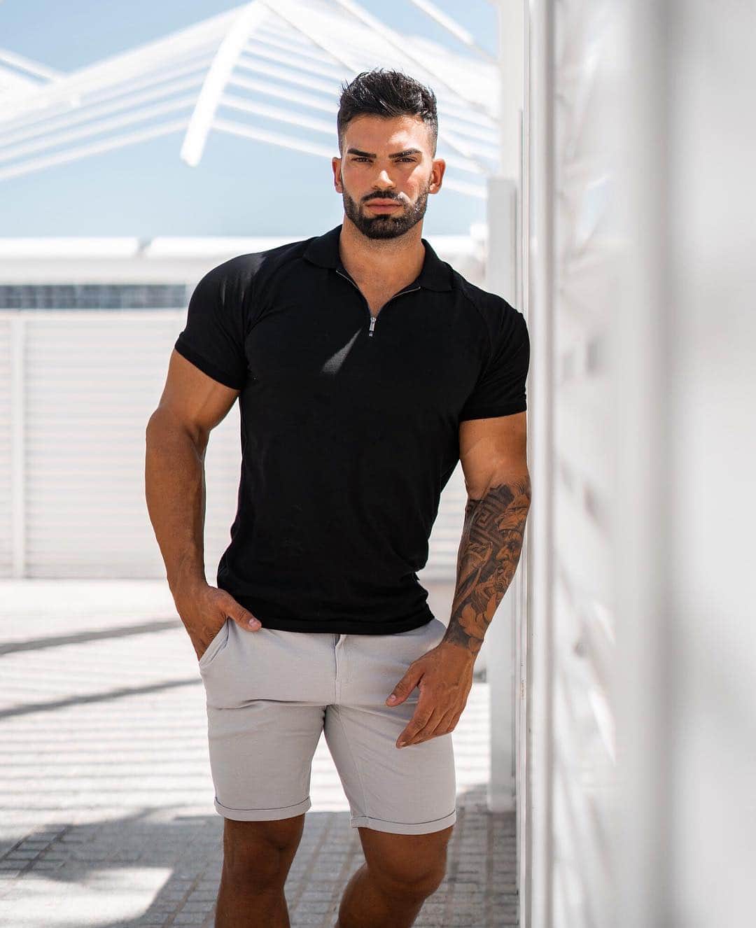 Sergi Constanceさんのインスタグラム写真 - (Sergi ConstanceInstagram)「You get out what you put in. ⁣- @Tailoredathlete new Zip Polo Shirt & Chino Shorts⁣ -  Premium ‘True Muscle Fit’ menswear, - Check my outfit link in my bio. #TAILOREDATHLETE」8月3日 19時11分 - sergiconstance