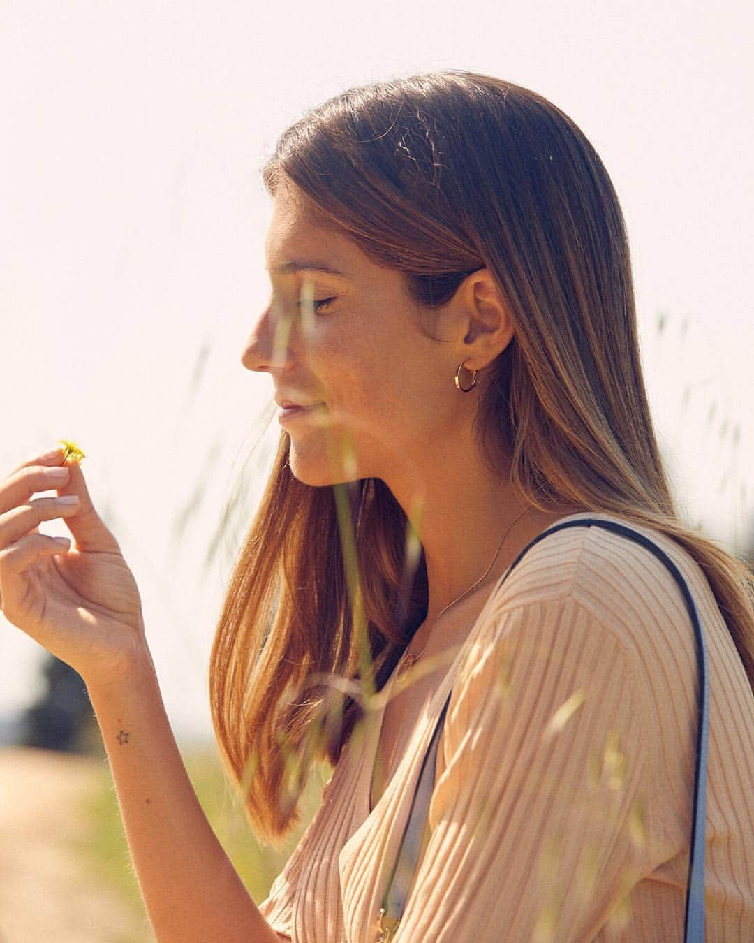 フルラさんのインスタグラム写真 - (フルラInstagram)「@belenhostalet taking in the beauty of Tuscan vineyards.  #thefurlasociety #furlafeeling #newcollection #furla #accessories #fashion」8月3日 19時12分 - furla