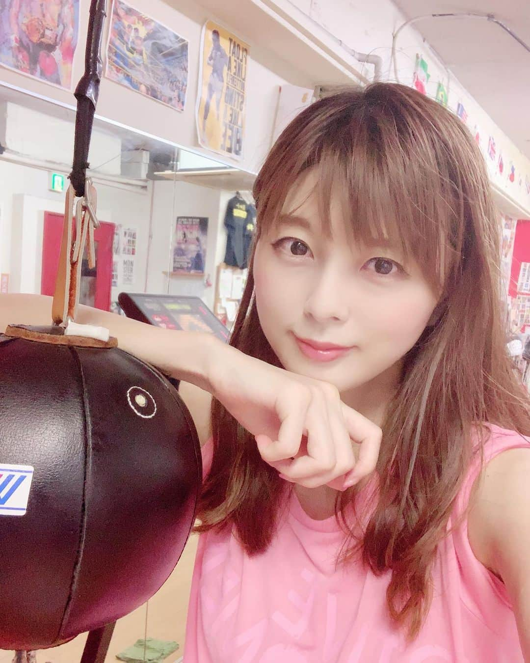 satomiさんのインスタグラム写真 - (satomiInstagram)「ボクササイズDAY🥊  久々だったので#鍛神 サプリ飲んで 張り切ってトレーニング(ㅅ´ ˘ `)❤︎ * * ボクシングだけじゃなくしっかり筋トレや アップもするからダイエットにもなるし 筋力アップにもなるよ( ˶ˆ꒳ˆ˵ ) * * ストーリーも見てね😌💕 * * * * ✼••┈┈┈┈┈┈┈┈┈┈┈┈┈┈┈┈••✼ ジム→（@roppongifightclub ）  プロテイン→（@kenken1019） ✼••┈┈┈┈┈┈┈┈┈┈┈┈┈┈┈┈••✼ * * トレーニングありがとうございます！ 汗かいた〜💦爽快！ * * #六本木ファイトクラブ  #トレーニング女子 #ボクシング女子 #ボクシング #roppongifightclub #ダイエット  #鍛神 #モデル #筋トレ女子 #金子賢 さん #rebostyle」8月3日 19時12分 - saatoomii47