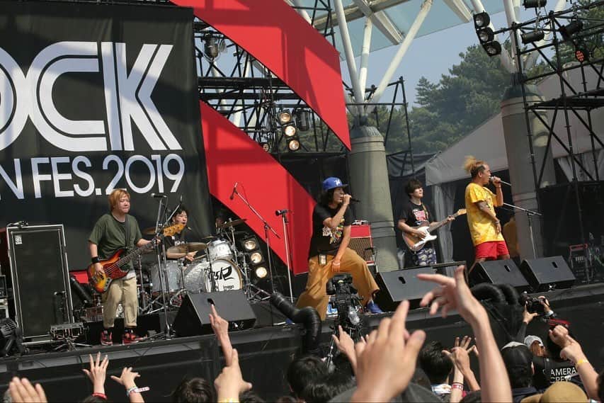 SHOGOさんのインスタグラム写真 - (SHOGOInstagram)「ロッキンジャパンフェス2019！ 人生で一番暑いステージだったかも☀️ 20周年に出演できて感謝！  撮影：谷古宇愛  #175r #mcu #rockinjapan #ロッキンジャパンフェス2019」8月3日 19時15分 - 175r_official