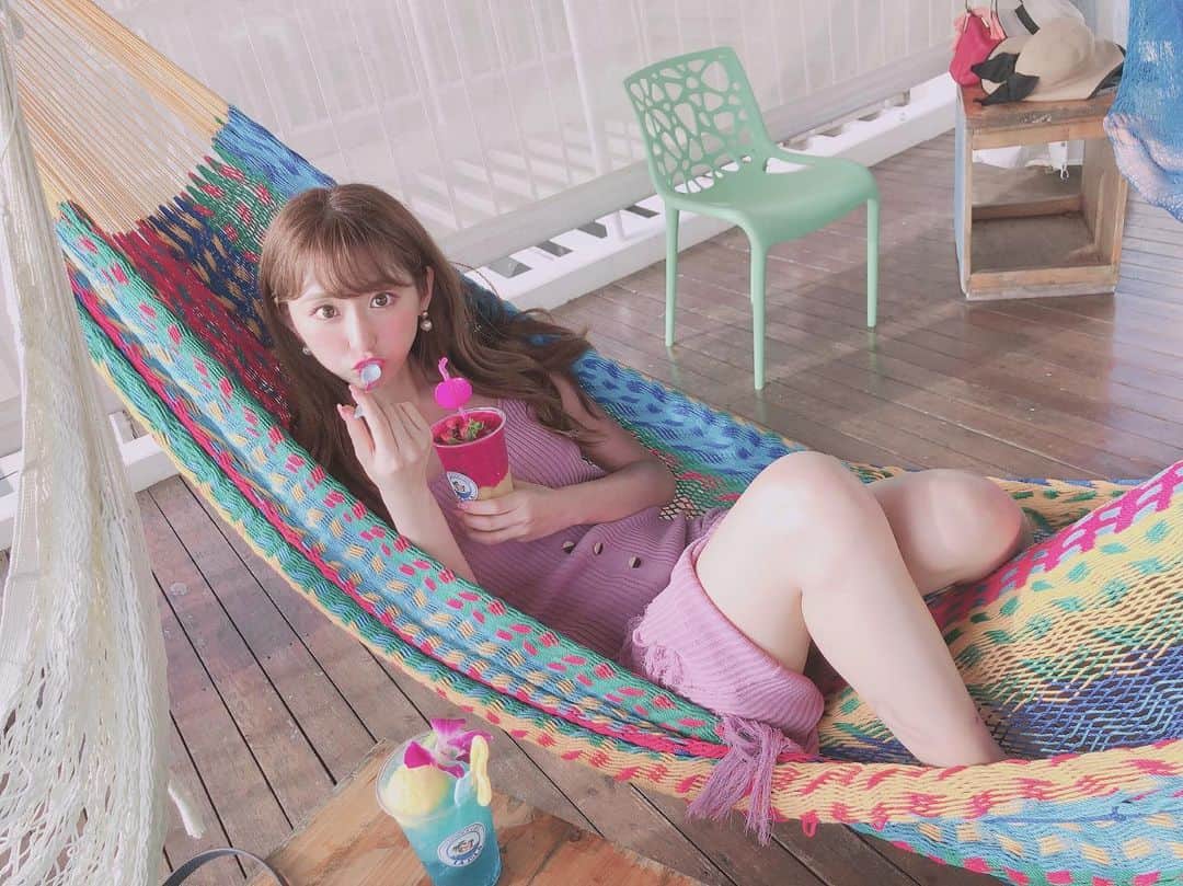 のインスタグラム：「沖縄にきてました🌴☁️ ハンモックカフェで揺られたよ🍹🌺 癒された🥺🙏💓💓」