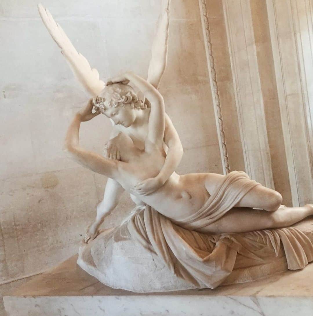 梯真奈美さんのインスタグラム写真 - (梯真奈美Instagram)「真の愛や勇気、優しさを感じる。 美しい‥✨✨ パリは至る所に銅像が沢山あってどれも圧倒される。 街中が美術館のよう🕯 #PARIS #France」8月3日 19時26分 - official_manami