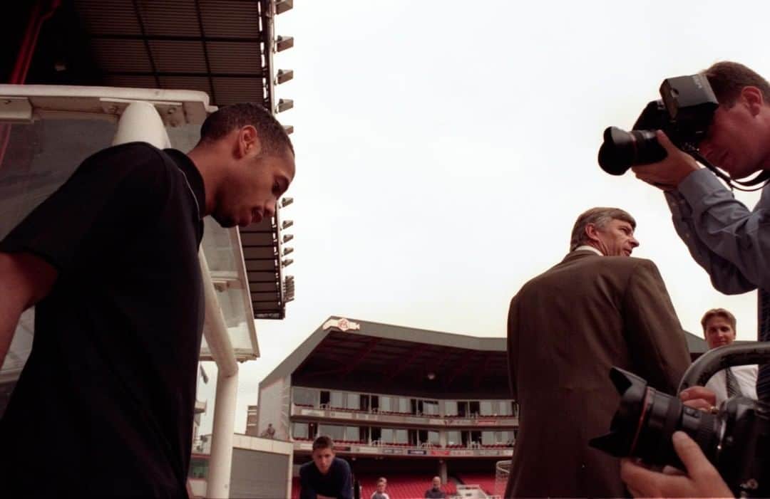 アーセナルFCさんのインスタグラム写真 - (アーセナルFCInstagram)「👑 20 years ago today... @thierryhenry arrived at #Arsenal⁠ ⁠ #Arsenal #Thierry #Henry #AFC #onthisday」8月3日 19時20分 - arsenal