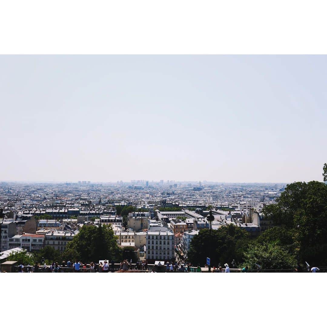 森田想さんのインスタグラム写真 - (森田想Instagram)「念願のモンマントル地区 午前中に繰り出し、ゆっくり歩きながら、行きたかった美術館やサクレ・クール寺院からパリを見下ろしました #モンマントル  #montmartre #museedemontmartre」8月3日 19時20分 - kokoro_morita