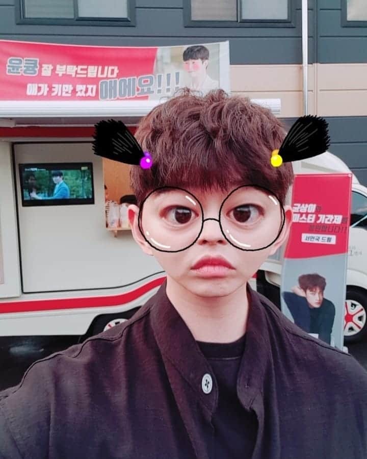 ユン・ギュンサンさんのインスタグラム写真 - (ユン・ギュンサンInstagram)「#인꾹잉 어여 접선하자잉ㅋㅋ 땡쓰 브로♡ 33살 거인 애 래요 😦」8月3日 19時35分 - yunkyunsang