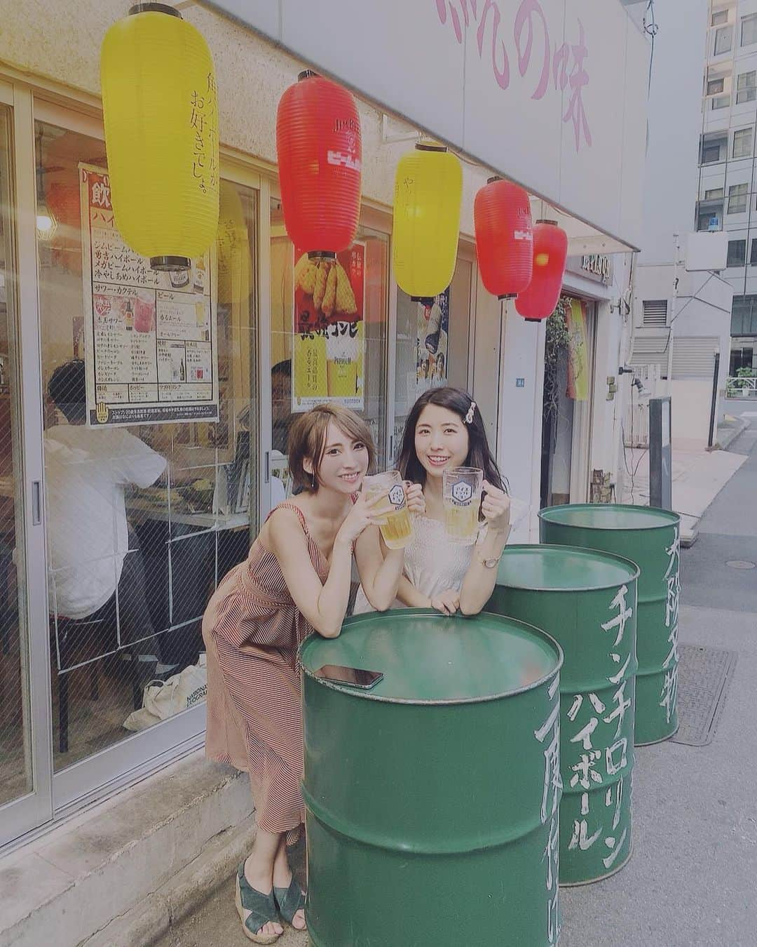 小谷津友里さんのインスタグラム写真 - (小谷津友里Instagram)「渋谷でゆりちゃんと乾杯🍻﻿ ﻿ お互い「ゆり」で﻿ 同い年で﻿ 野球が好き！！﻿ ゆりちゃんはヤクルト、私はベイスターズ⚾️﻿ 会うといつも野球の話してるよ🥳﻿ ﻿ ﻿ #アイスドラフト﻿ 氷が入ってて﻿ ぬるくならなくて﻿ キーンと冷えてて美味しい～💕﻿ 700mlも入ってるのに最後までずっと冷たくて🥰﻿ 計算して作られてるから最後まで﻿ しっかり美味しいよん🧡﻿ ﻿ 1杯飲んだあと﻿ ゆりちゃんは野球場へw﻿ 私は家でご飯作りながら﻿ 観戦🥳﻿ ﻿ 今日ベイスターズは 1位の巨人との対戦で﻿ 今 2.5ゲーム差！！﻿ 応援により一層力が入るわ🥰﻿ ﻿ただいま5点リード！！ ﻿がんばれ～！！！！ ﻿ #アイスドラフト﻿ #アイドラ﻿#氷入りビール﻿#串カツ田中﻿#渋谷宮益坂店 #yummy#ビール女子 #野球女子#こやゆりフード#乾杯#渋谷#japanesegirl #ワンピース#グルメ#tokyo#東京グルメ #居酒屋 #beer#selfie #自撮り」8月3日 19時31分 - yurikoyatsu