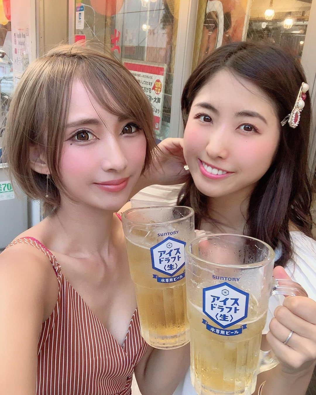 小谷津友里さんのインスタグラム写真 - (小谷津友里Instagram)「渋谷でゆりちゃんと乾杯🍻﻿ ﻿ お互い「ゆり」で﻿ 同い年で﻿ 野球が好き！！﻿ ゆりちゃんはヤクルト、私はベイスターズ⚾️﻿ 会うといつも野球の話してるよ🥳﻿ ﻿ ﻿ #アイスドラフト﻿ 氷が入ってて﻿ ぬるくならなくて﻿ キーンと冷えてて美味しい～💕﻿ 700mlも入ってるのに最後までずっと冷たくて🥰﻿ 計算して作られてるから最後まで﻿ しっかり美味しいよん🧡﻿ ﻿ 1杯飲んだあと﻿ ゆりちゃんは野球場へw﻿ 私は家でご飯作りながら﻿ 観戦🥳﻿ ﻿ 今日ベイスターズは 1位の巨人との対戦で﻿ 今 2.5ゲーム差！！﻿ 応援により一層力が入るわ🥰﻿ ﻿ただいま5点リード！！ ﻿がんばれ～！！！！ ﻿ #アイスドラフト﻿ #アイドラ﻿#氷入りビール﻿#串カツ田中﻿#渋谷宮益坂店 #yummy#ビール女子 #野球女子#こやゆりフード#乾杯#渋谷#japanesegirl #ワンピース#グルメ#tokyo#東京グルメ #居酒屋 #beer#selfie #自撮り」8月3日 19時31分 - yurikoyatsu