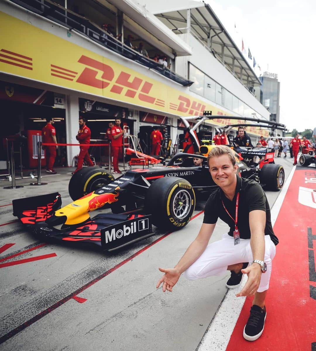 ニコ・ロズベルグさんのインスタグラム写真 - (ニコ・ロズベルグInstagram)「back at the track for #HungarianGP!! Red Bull looks super quick again here so far. what do you think? can Verstappen do it again this weekend?? #f1 #formula1 #formulaone #formel1 #hungary」8月3日 19時35分 - nicorosberg