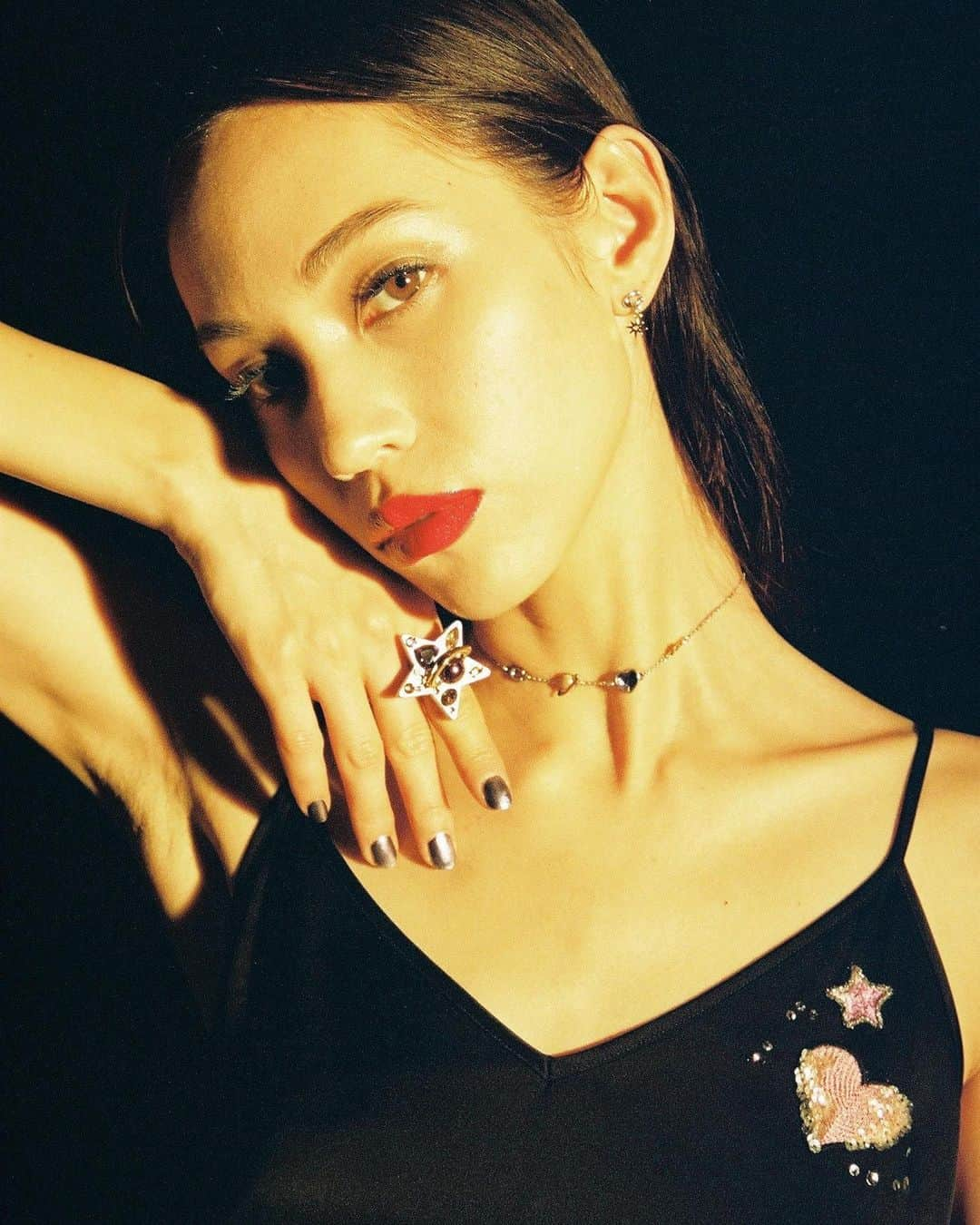 水原希子 さんのインスタグラム写真 - (水原希子 Instagram)「🖤❤️ @numerotokyo ❤️🖤 Coach x Kiko Collaboration 🛸💕 📷 @monimogi 💄 @rieshiraishi1220 👚 @masakoogura  Thank you always @akoakotanaka @mitomichie 💖 身に付けてるアクセサリーとドレスはコーチとコラボのものだよ🦋🌟 #coachkiko @coach」8月3日 19時42分 - i_am_kiko