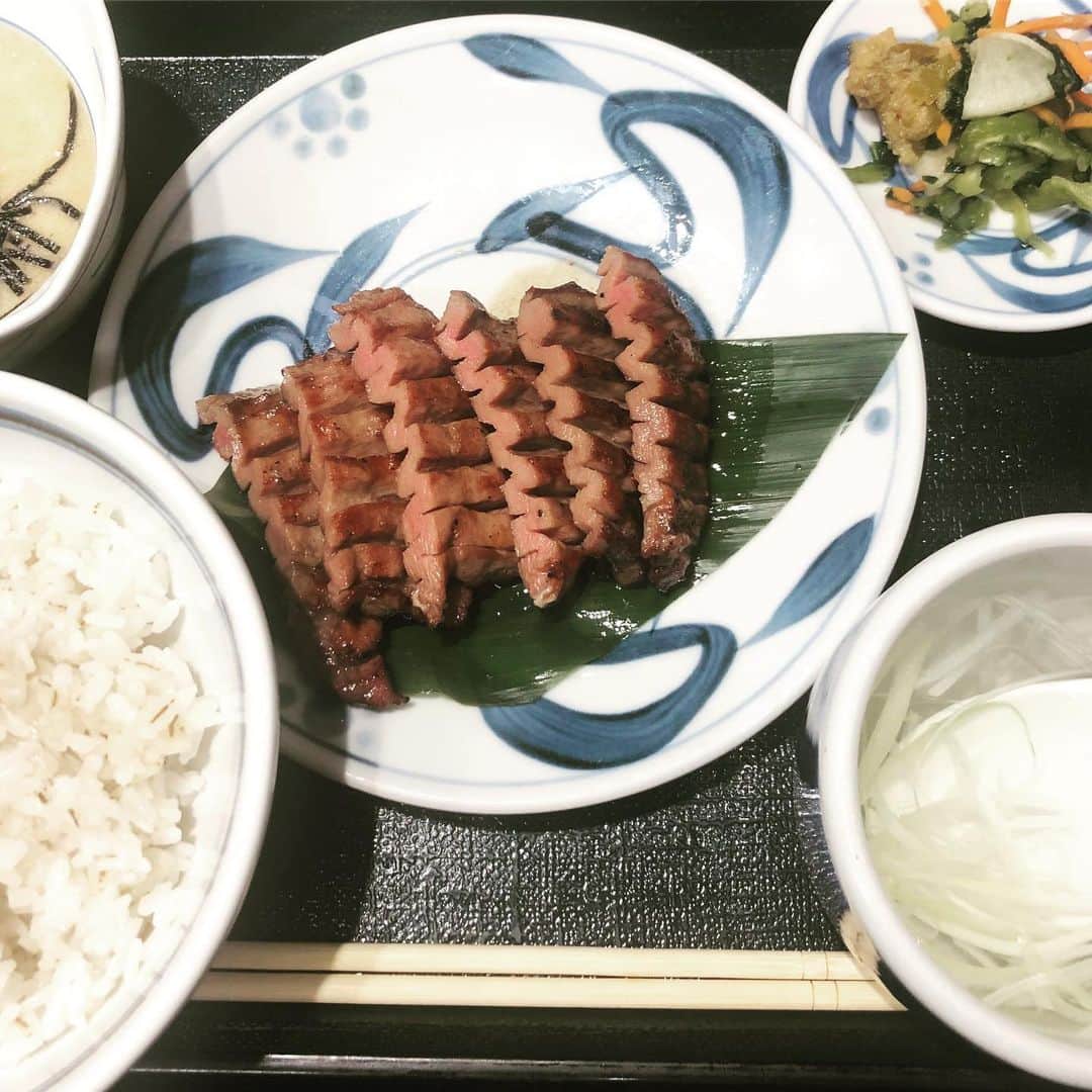 千吉良恵子さんのインスタグラム写真 - (千吉良恵子Instagram)「#今日の夜ごはん #ねぎし #牛タン定食  #美味しい😍💕」8月3日 19時54分 - chigirakeiko