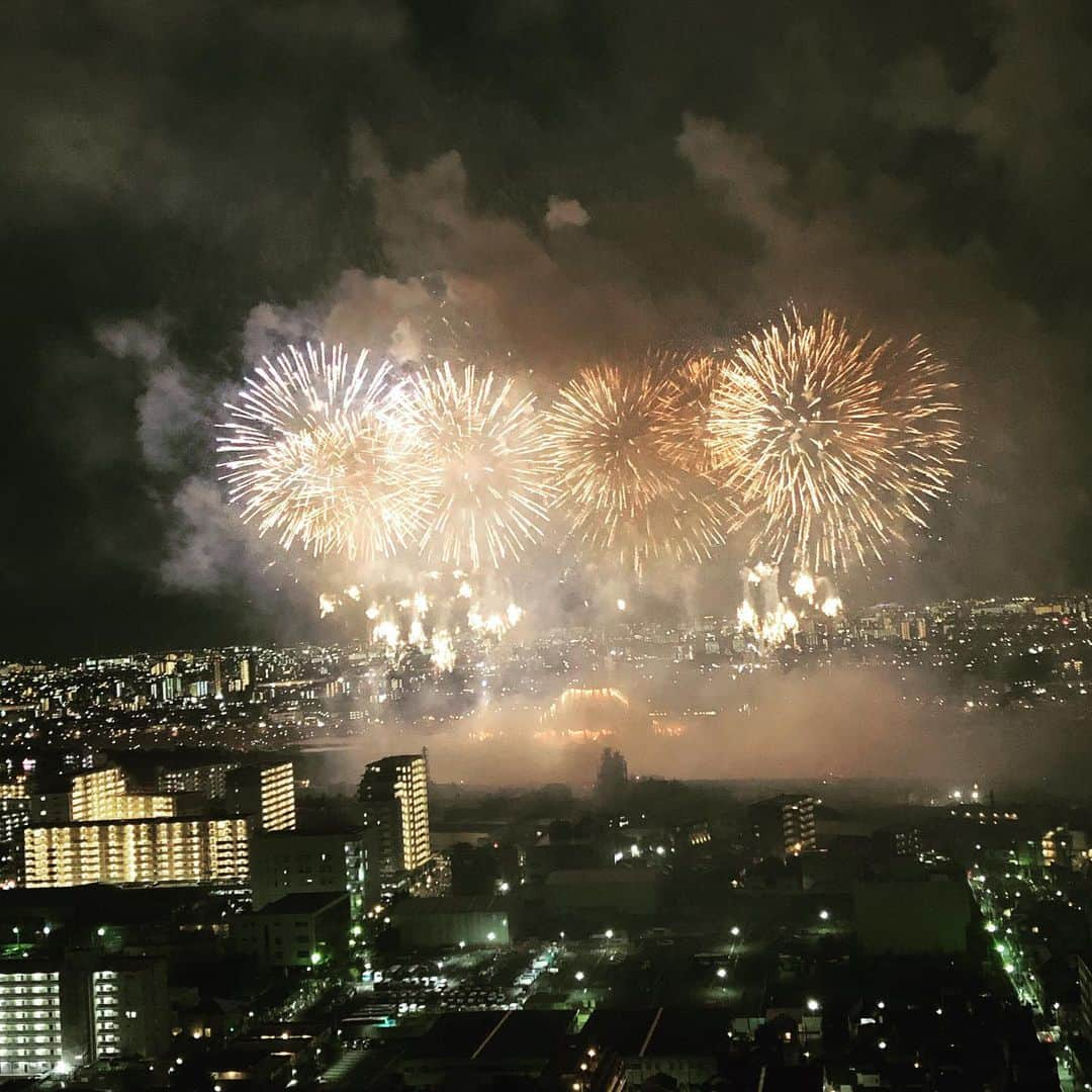 ジャスティン・ハンコックさんのインスタグラム写真 - (ジャスティン・ハンコックInstagram)「Unbelievable fireworks! Even better view! #hanabi」8月3日 19時52分 - justin_hancock54