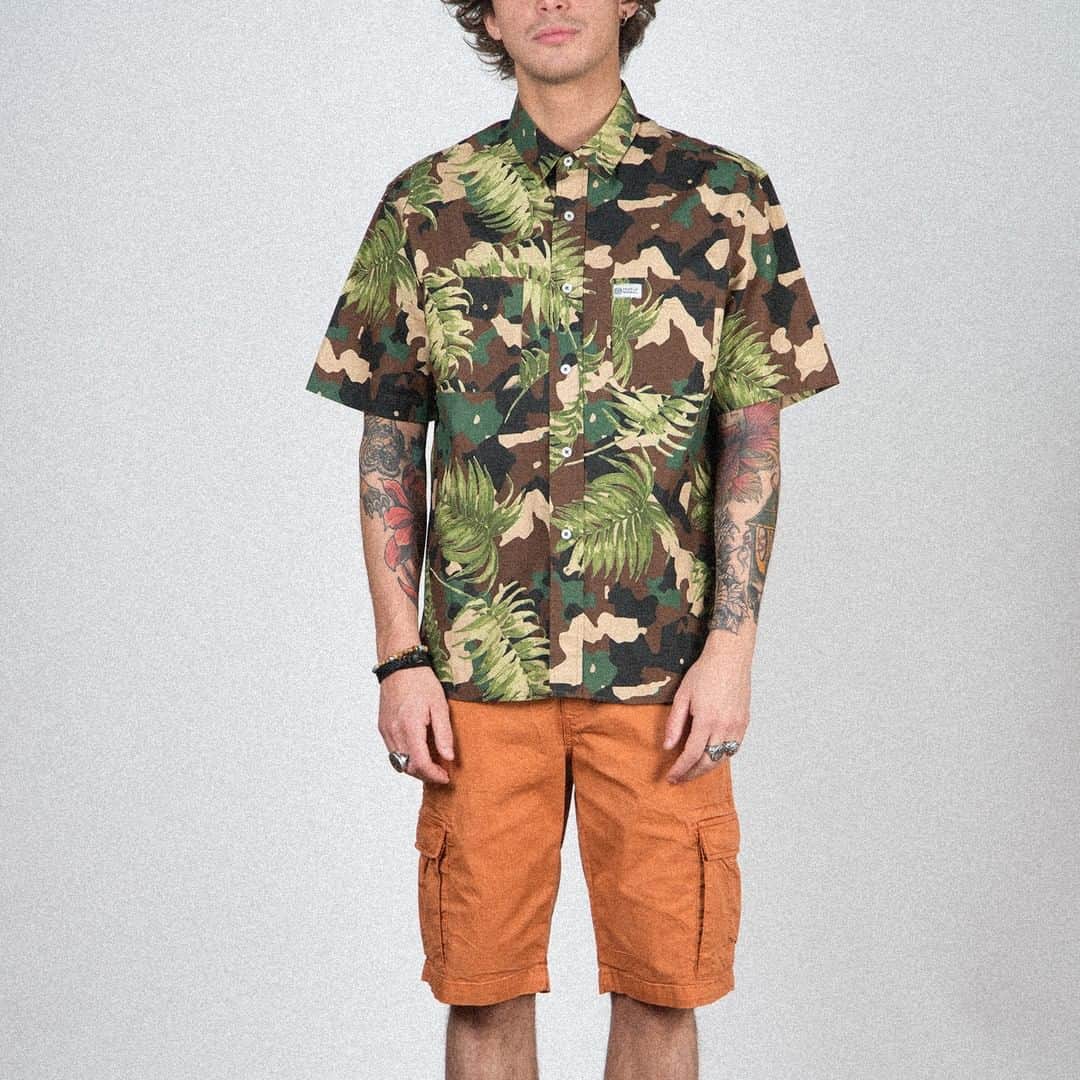 フランクリン&マーシャルのインスタグラム：「FRANKLIN & MARSHALL | SS2019 COLLECTION⁠ .⁠ SUMMER SALES⁠ .⠀⁠ #franklinandmarshall #streetwear #sportswear #summercollection #jungleshirt」